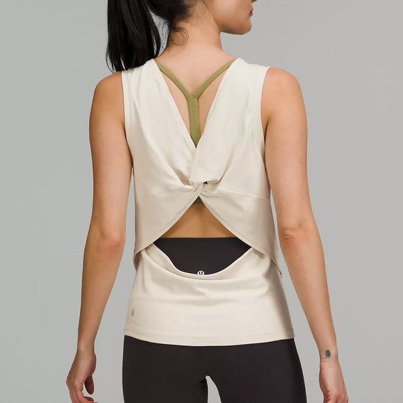 Lululemon Nulu back twist Yoga Tank Top $68 NWT